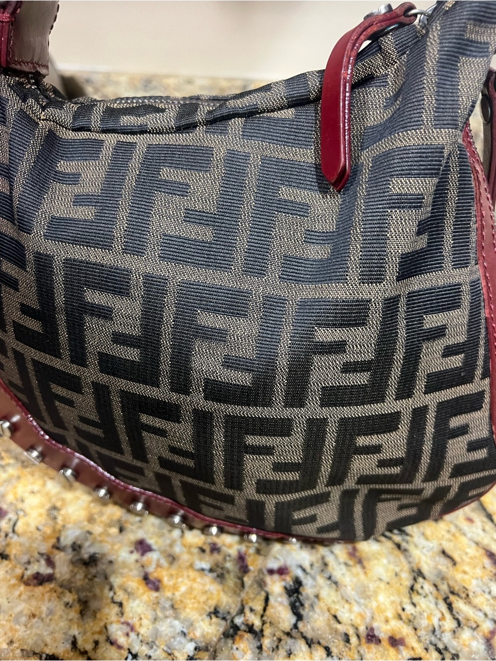 Authentic: VINTAGE FENDI ZUCCA W/RED LEATHER OYSTER SHOULDER BAG ITALY - Picture 9 of 14